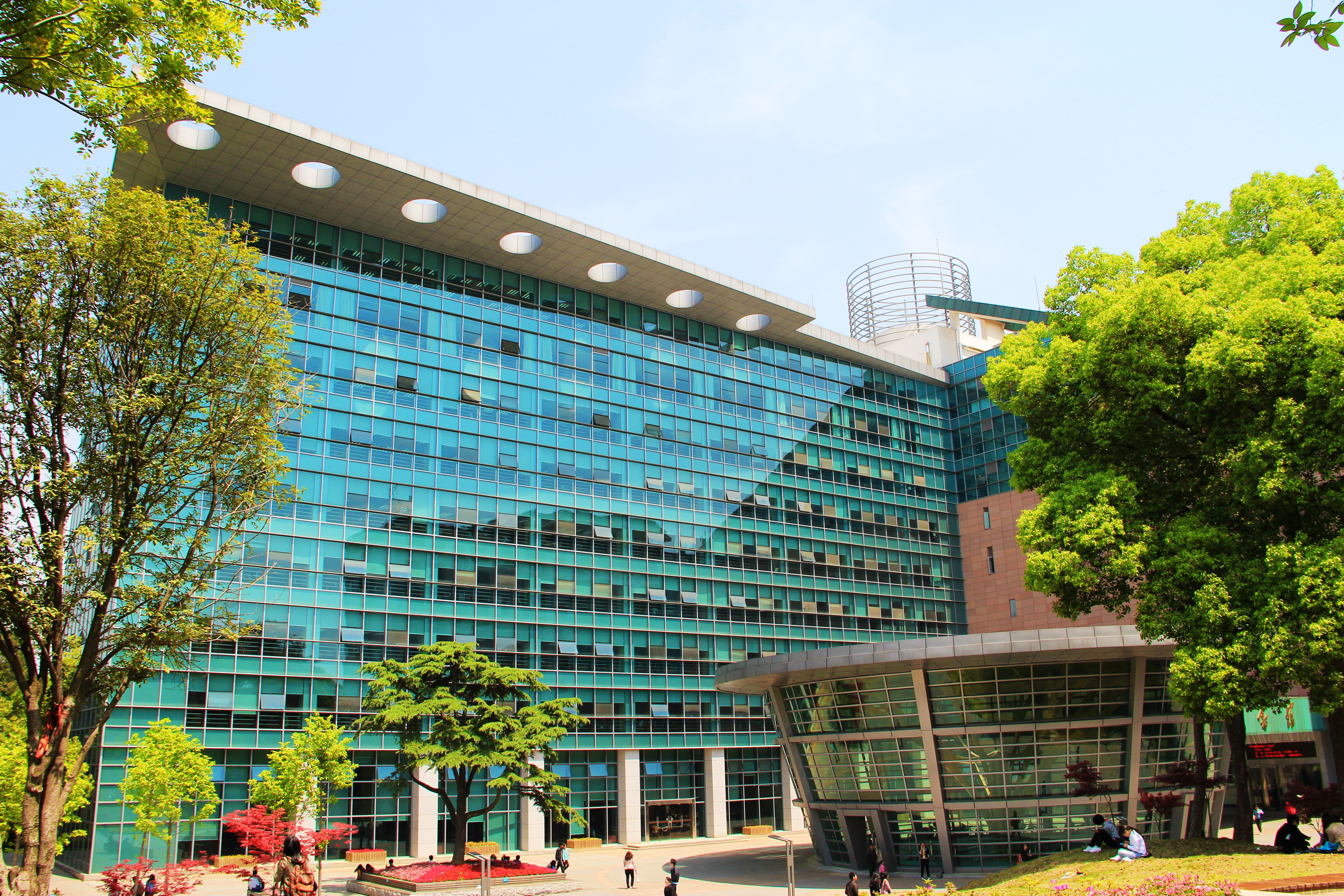 华中师范大学校园一角美丽青...
